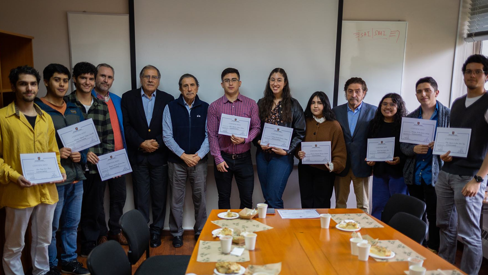 Departamento de Administración otorgó certificados a estudiantes que finalizaron Curso de Valoración de Empresas