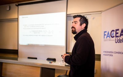 Segundo Seminario de Investigación del Departamento de Economía abordó comportamiento de la participación de salarios en tiempo y frecuencia