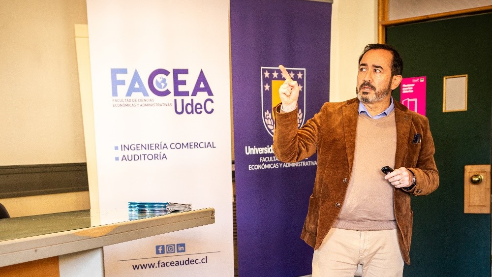 Tercer seminario del Informe Económico Regional presentó datos de exportaciones del Biobío y promoción de bienes y servicios de ProChile