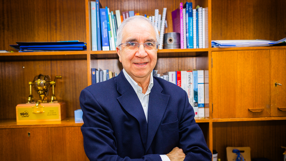 Facultad de Ciencias Económicas y Administrativas UdeC reelige como Decano a Álvaro Escobar González