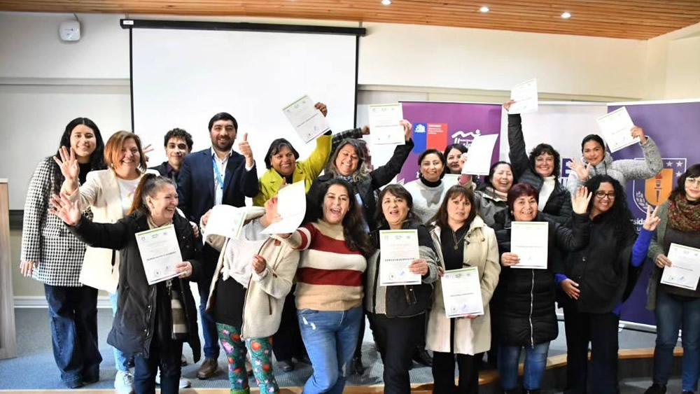 RSU FACEA UdeC y Municipalidad de Hualpén certifican en Marketing Digital y Administración Financiera a vecinas del Programa Mujeres Jefas de Hogar