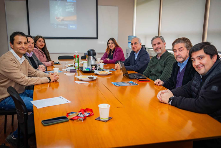 Autoridades y académicos de FACEA UdeC destacan ediciones de Revista Management & Empresa en miras a próximo lanzamiento