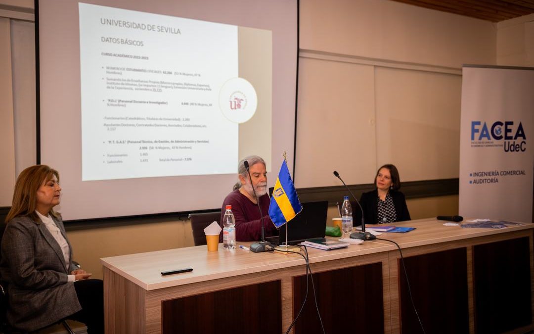 Representantes de la Universidad de Sevilla presentaron oportunidades de movilidad internacional a estudiantes de la FACEA UdeC