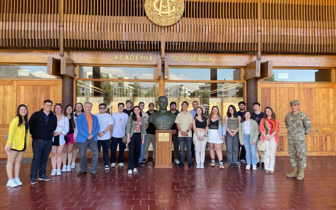 Estudiantes de Ingeniería Comercial visitaron empresas e instituciones de Santiago en gira de asignatura Seminario de Análisis de la Realidad Empresarial