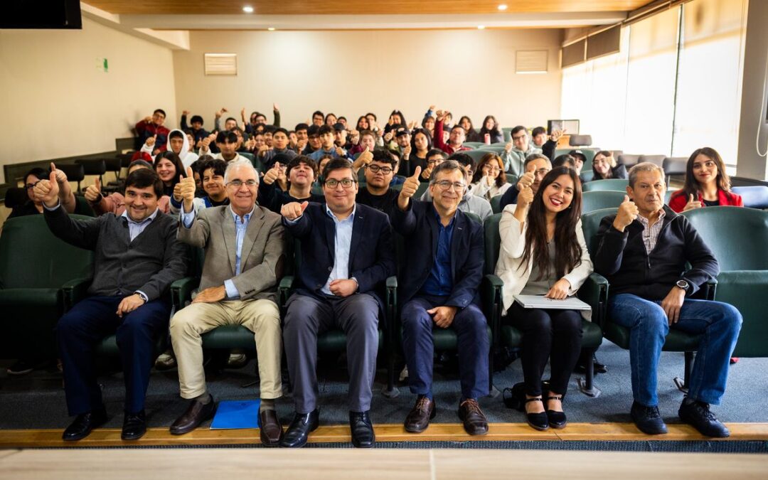 Estudiantes de primer año de Auditoría son recibidos en ceremonia de Bienvenida al Año Académico 2025 organizada por la FACEA UdeC