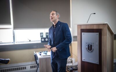 Dr. Manuel Alonso Dos Santos dicta Clase Magistral Inaugural a estudiantes de primer año de Ingeniería Comercial UdeC