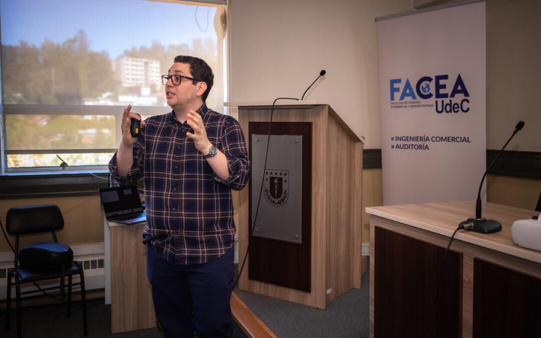 Seminario de Investigación del Departamento de Economía abordó uso de Realidad Virtual en experimentos de elección junto a Mauricio Leiva