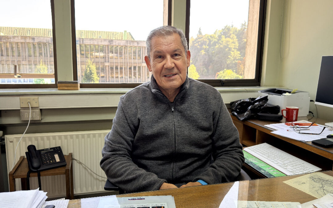 Erwin Kracht se acoge a retiro tras 36 años de servicio en la Facultad de Ciencias Económicas y Administrativas UdeC