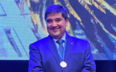 Académico destacado: profesor Christian Chavarría fue reconocido por sus 30 años de servicio institucional