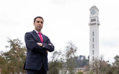 Investigador de la Universidad de Sevilla dicta clase sobre recursos humanos a estudiantes del Magíster en Administración de Empresas UdeC
