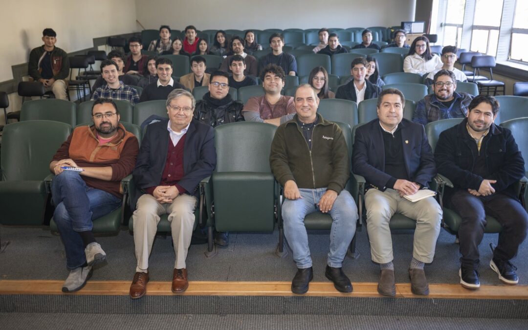 Dr. Walter Gómez presentó sobre el control de contaminación atmosférica en los Seminarios de Investigación del Departamento de Economía UdeC