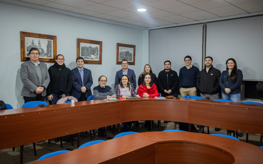 Investigador de la Universidad de Sevilla dicta clase sobre riesgos financieros a estudiantes del Magíster en Administración de Empresas